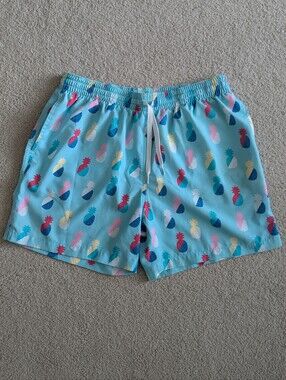 Chubbies Men's Pineapple Prints Swim Trunks 5.5" Inseam Sz L